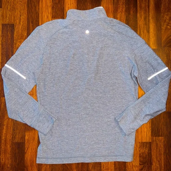 Like new XL Lululemon long sleeve 1/2 zip - Picture 3 of 7